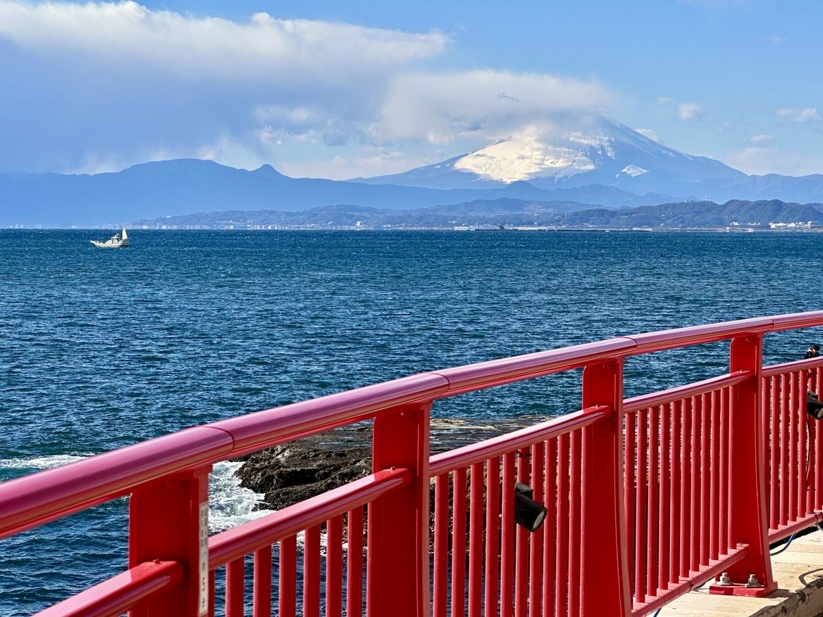 江の島からの海と富士山